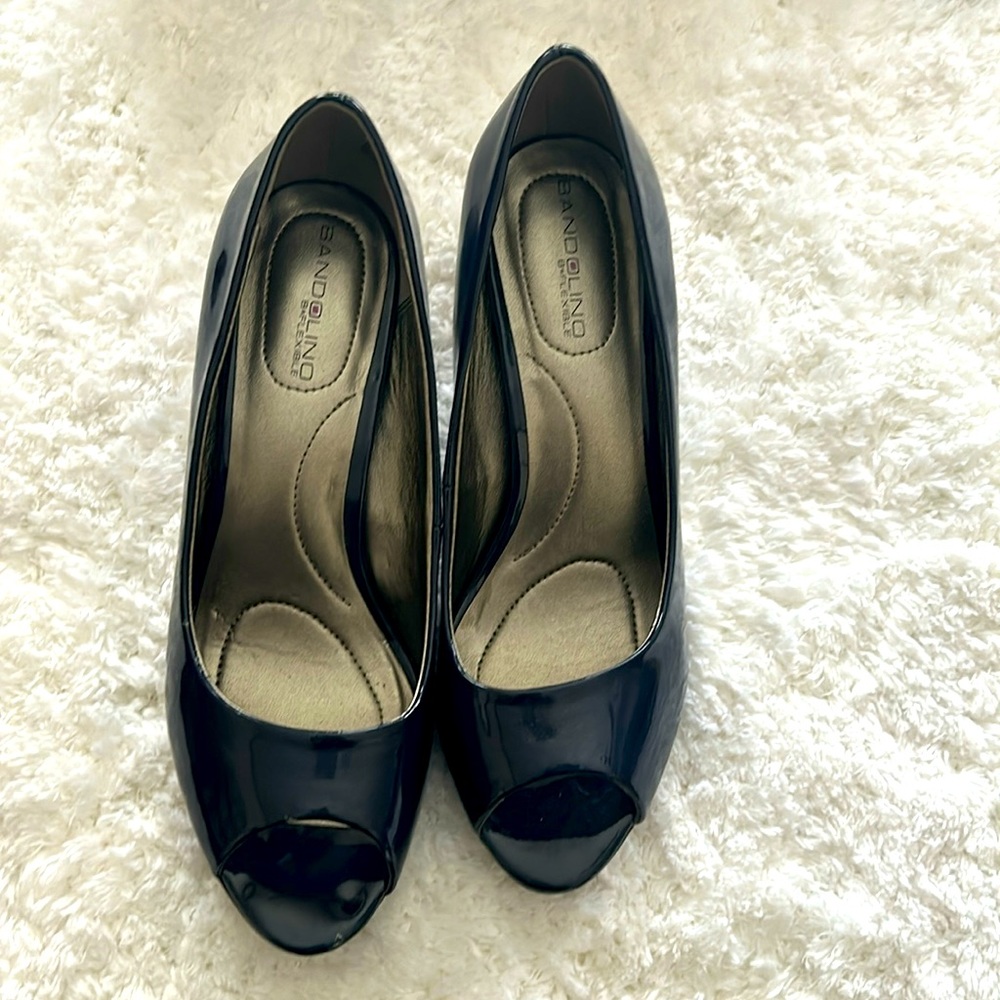 Bandolino Blue peep toe pumps 7.5 NEVER WORN